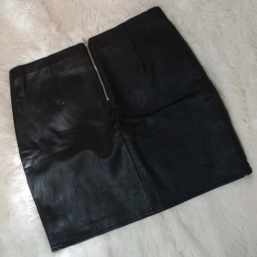 Romeo & Juliet Faux Leather Mini Skirt Size M - Picture 6 of 8